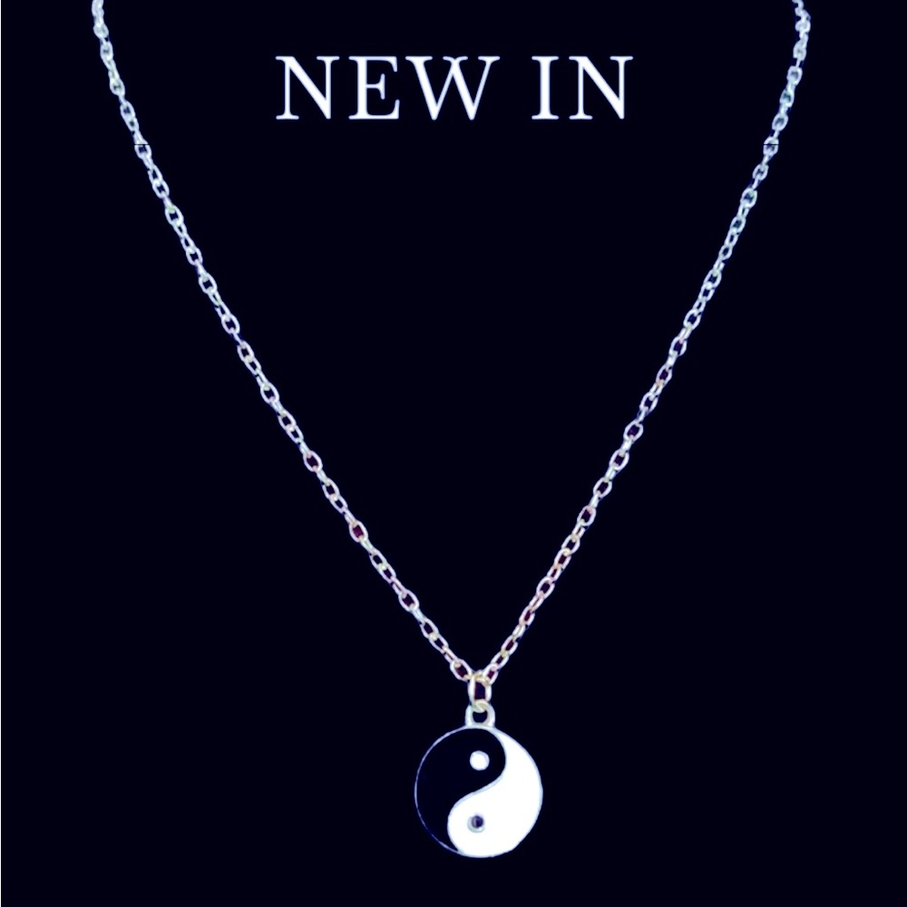 Ying Yang Double Sided Black and White Pendant Necklace Silver Chain NWT - Picture 4 of 6